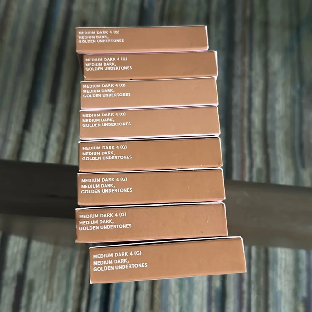 One Size O/S Powder Foundation medium dark 4 Turn Up The Base